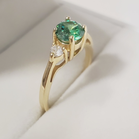 14k Solid Yellow Gold Round Brilliant Cut Green Emerald & Diamond Ring - Picture 2 of 12